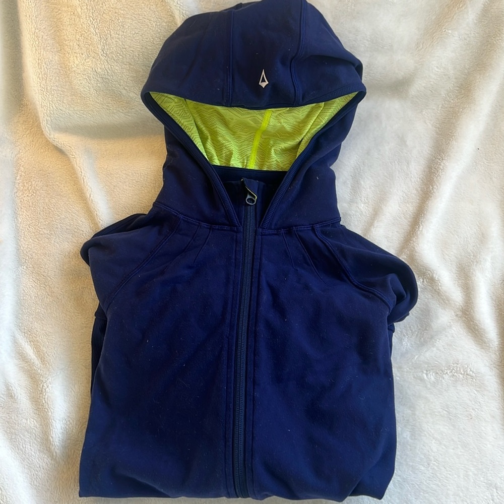 Size 10 dark blue girls stretch hoodie from lululemon kids. EUC.